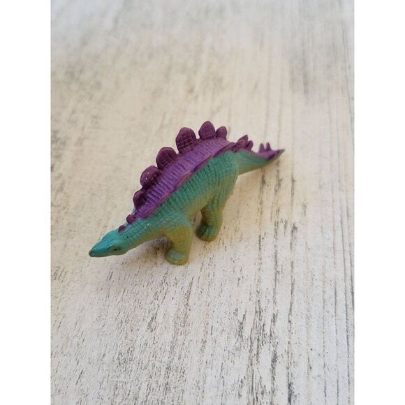 Mini purple blue stegosaurus dinosaur toy figure - Picture 2 of 4